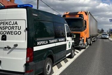 Majówka na drogach. Wzmożone kontrole, zakazy dla ciężarówek