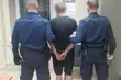 Pobił na przystanku seniora i ukradł mu pieniądze