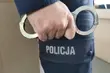 Atak nastolatków na mężczyznę. Bili, kopali, rozbili na jego głowie szklaną butelkę