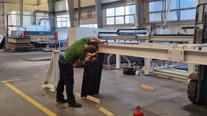 "Mercedes" wśród pił przyspieszy pracę białostockich Sklejek