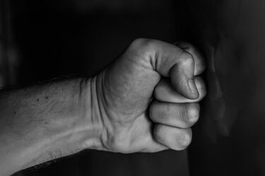 Terroryzował partnerkę. Policja wydała nakaz opuszczenia mieszkania