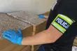 Poszukiwany listem gończym wpadł podczas kontroli. Wiózł niemałą kontrabandę