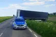 Chcąc uniknąć zderzenia z sarną wjechał do rowu. Są utrudnienia