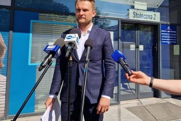Podlaski senator PiS-u: "Tusk jest politykiem z twarzą hitlerowską". Opozycja reaguje