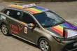 Oklejone tęczowymi flagami taksówki pojawią się w m.in. Białymstoku