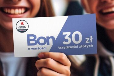 Centrum handlowe rozdaje bony za świadectwa. Nie trzeba mieć czerwonego paska