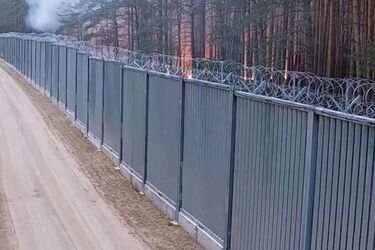 Wybuchł pożar. Godzinę zwlekali z wezwaniem straży pożarnej [WIDEO]