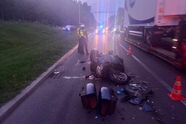 Al. Tysiąclecia Państwa Polskiego. Motocykl wjechał w tira