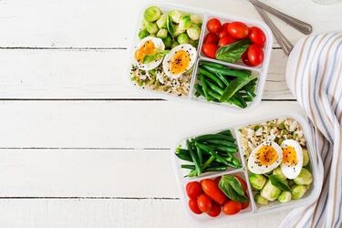 Catering dietetyczny Białystok – na co zwrócić uwagę, wybierając firmę cateringową?