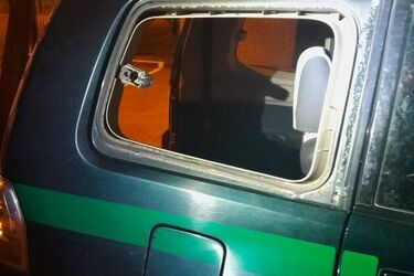 Ataki na pograniczników i żołnierzy. Ucierpiały także auta służbowe