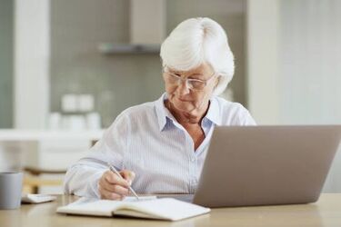 Własna działalność na emeryturze. Jakie trzeba płacić składki?