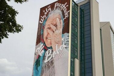 Już jest! Mural z babcią Eugenią oficjalnie powrócił do naszego miasta