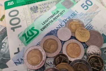 Emerytura i renta po śmierci. W jakich przypadkach można ją zatrzymać?