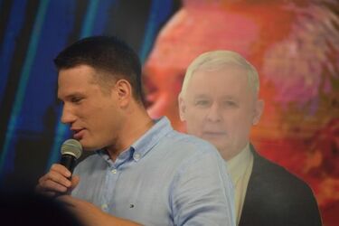 Mentzen i Bosak w Białymstoku: Podatek od gejów. Tusk i Kaczyński wysłani do Choroszczy 