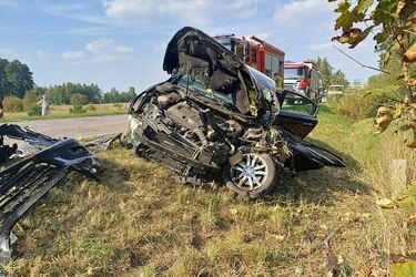 Kierowca wjechał w tira podczas wyprzedzania