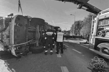 Tragiczny wypadek. Zginęli jadąc ratować innych. Wieczorem w całym kraju zawyją syreny