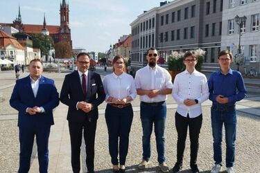 W weekend politycy PiS jeszcze raz wyszli na ulice w ramach protestu 