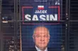 Białystok. Straż miejska zerwała 499 plakatów Jacka Sasina. Minister ostro zareagował