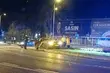  Makabrycznie wyglądający wypadek na rodzie Lussy. Strażacy wycinali dach auta