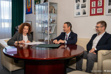 Nowy profesor dołączył do kadry białostockiej uczelni. Pochodzi z Wenezueli