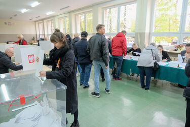 Białostoczanie tłumnie ruszyli do urn. Frekwencja będzie rekordowa? (ZDJĘCIA)