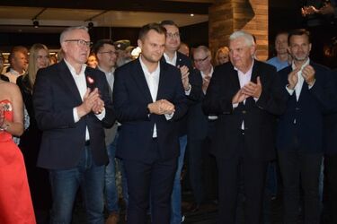 W sztabie PO chwilowy zawód, a następnie wielka euforia: "Powracamy do Europy!" [WIDEO]