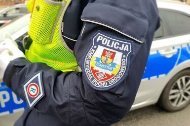 Autobus uderzył w blok w samym centrum miasta [ZDJĘCIA] 
