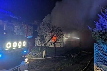 Spłonął dom w Lewickich. Życie straciła jedna osoba