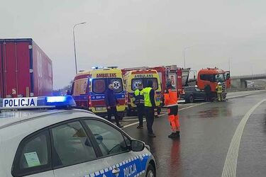 Fatalne warunki na drogach! Kilkadziesiąt kolizji i dużo utrudnień