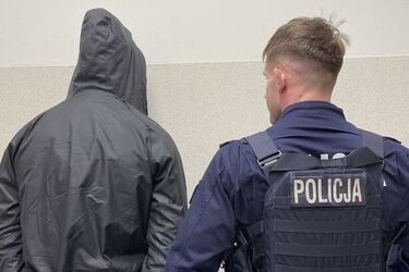 Przyszedł na komisariat policji odebrać swoje auto. Miał przy sobie podejrzane zawiniątko 