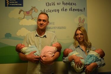 Czworaczki opuszczają USK. Rodzice opowiedzieli o swoim szczęściu [WIDEO, FOTO]