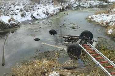 Samochód wpadł do rzeki, Uwaga na drogach!