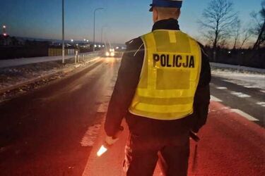 Sprawca kolizji był kompletnie pijany. W aucie znajdował się jego mały synek 