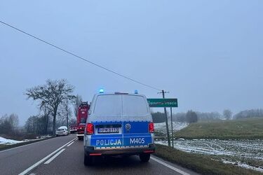 Doszło do zderzenia dwóch samochodów osobowych. Jedna osoba trafiła do szpitala