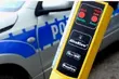 Pijany kierowca wjechał w sklep. Potem zasnął na miejscu pasażera 