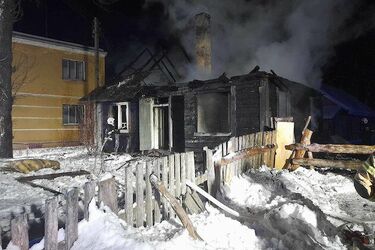 Ogromny pożar strawił dom. Strażacy walczyli z żywiołem aż do świtu 