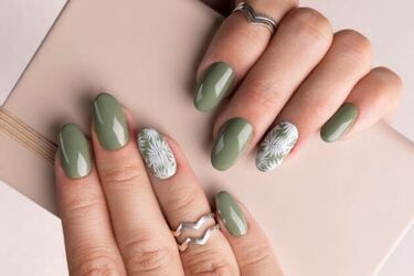 Kreatywny manicure z Cosmetics Zone: jak używać nowych palet kolorów w 2024?