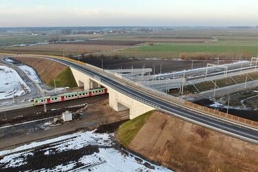 Rail Baltica. Powstał kolejny wiadukt nad torami [ZDJĘCIA]