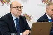 Co z PKS Nova? Czy prezes bezzasadnie wyprzedaje majątek, a autobusy są stare?