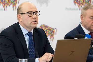 Co z PKS Nova? Czy prezes bezzasadnie wyprzedaje majątek, a autobusy są stare?