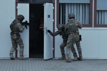 Terroryści napadli na budynek tłoczni gazu. Kryło się za tym coś więcej