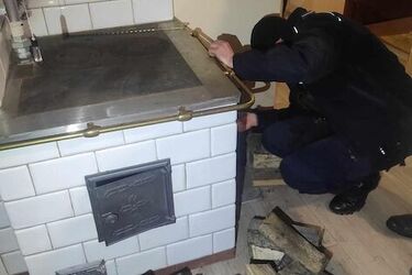 Samotna seniorka potrzebowała wsparcia. Ważna jest pomoc sąsiedzka