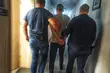 Nagi i zakrwawiony mężczyzna błąkał się po mieście w poszukiwaniu pomocy 