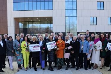 PiS przedstawił kandydatów do rady powiatu na tle remontowanego budynku starostwa [LISTA]