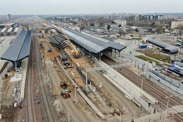 Rail Baltica blisko finiszu. Stacje w Białymstoku i Łapach nie do poznania [ZDJĘCIA]