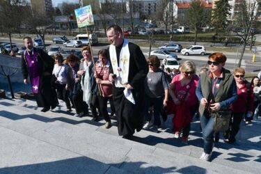 Pięć tras pieszej pielgrzymki ulicami Białegostoku. Uwaga na utrudnienia drogowe