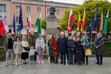 Prezydent Białegostoku złożył kwiaty pod pomnikiem Ludwika Zamenhofa