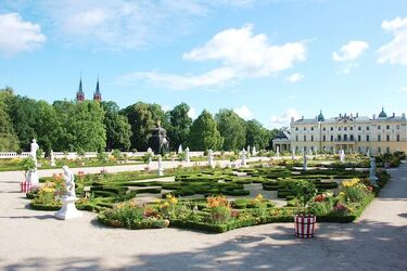 Nowe kwiatowe dekoracje w Białymstoku. Zrobiło się kolorowo!