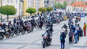 Motocykliści opanowali Rynek Kościuszki. Za nami huczna inauguracja sezonu [ZDJĘCIA]