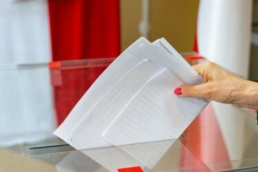 Podsumowanie drugiej tury wyborów samorządowych. Kto dostał czerwoną kartkę?